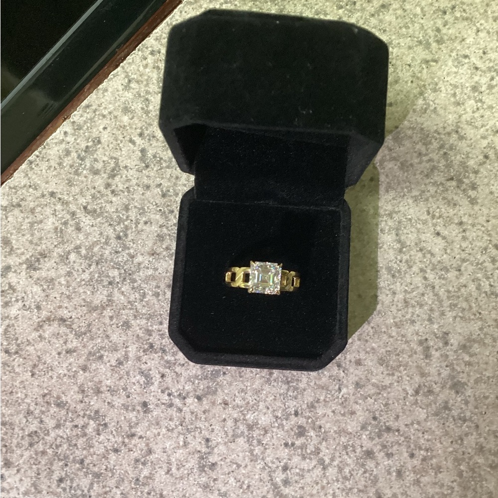 Moissanite 2 carat Asher cut.